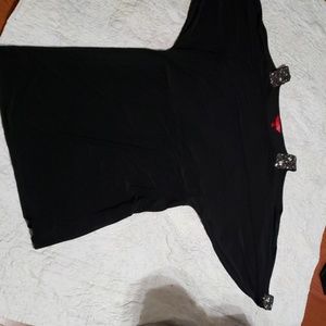 Black bat wing cold should dress.